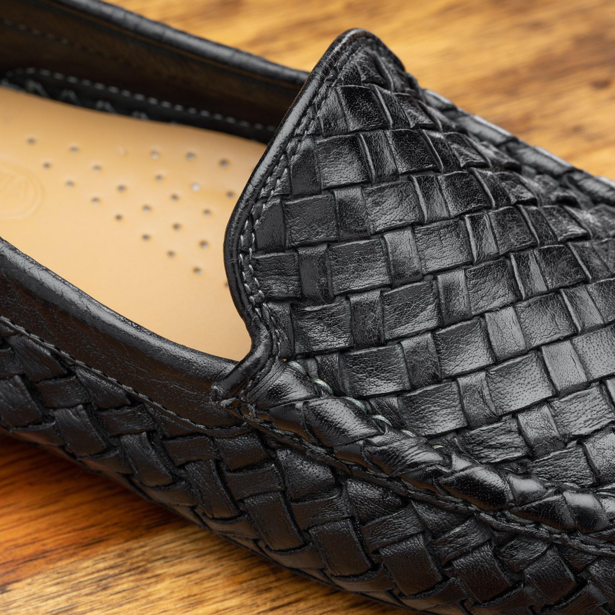 Close up picture of the woven vamp of E945 Calzoleria Toscana Black New Rendo Woven Driver